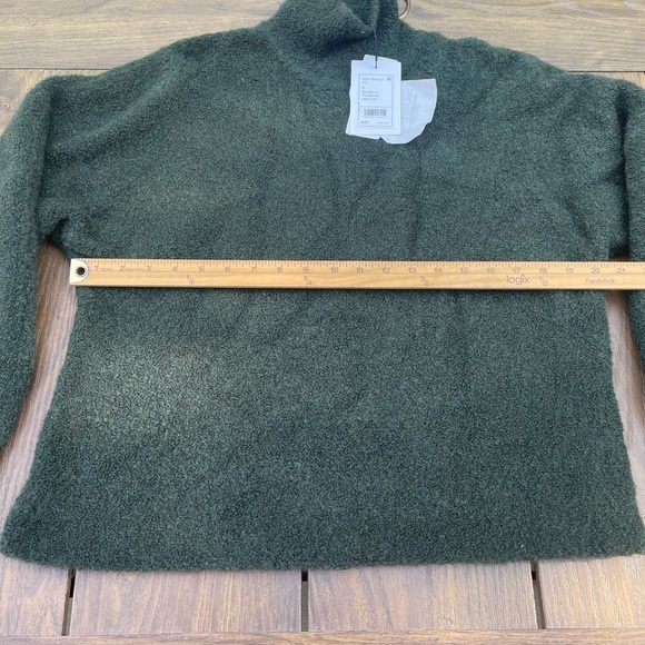 Theory Oversized Turtleneck Sweater in Wool Bouclé Green S - Picture 7 of 9
